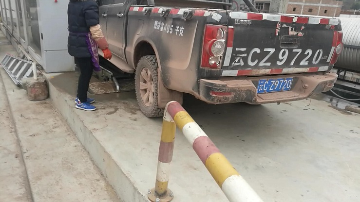 云南-加油站內電腦洗車機安裝完成